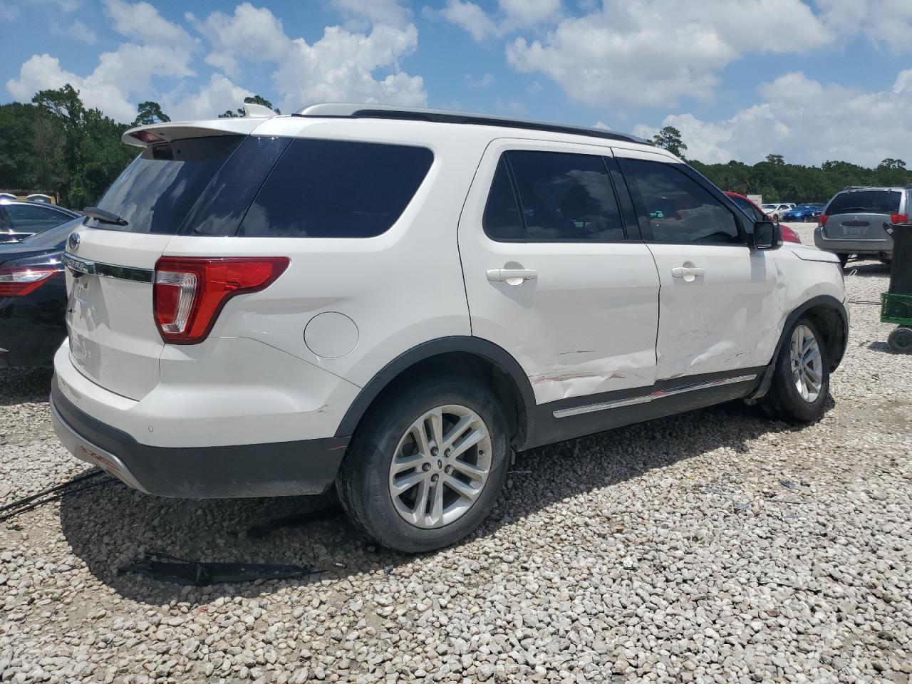 Ford Explorer Xlt Image 11