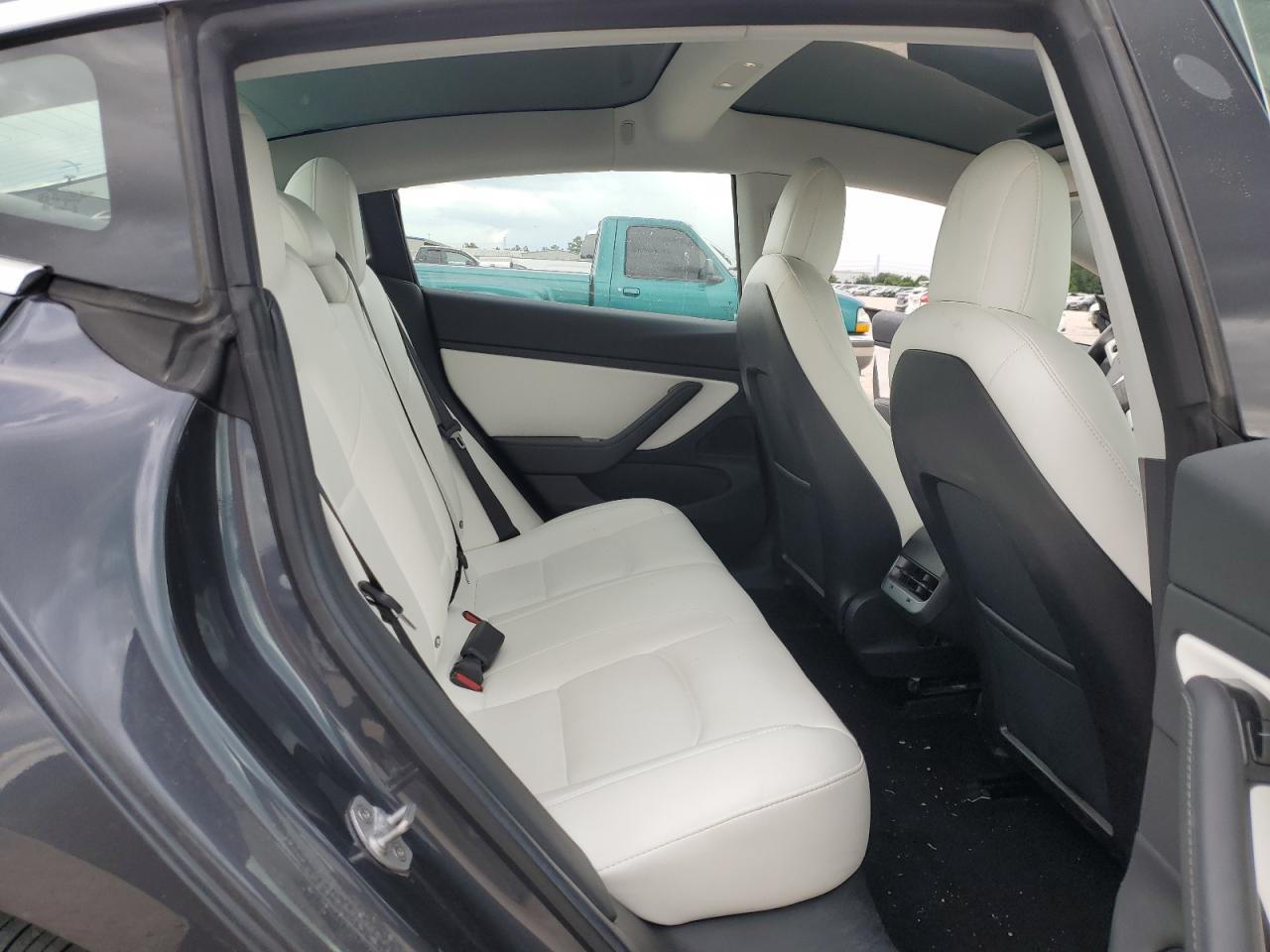 Tesla Model 3 Image 12