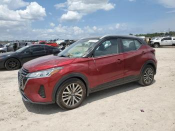  Salvage Nissan Kicks