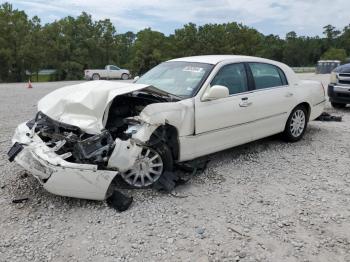  Salvage Lincoln Towncar