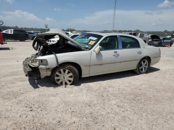  Salvage Lincoln Towncar