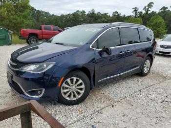  Salvage Chrysler Pacifica