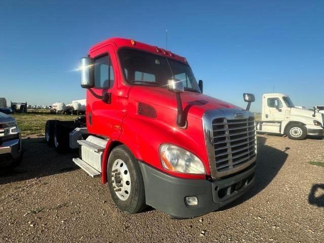  Salvage Freightliner Cascadia 1