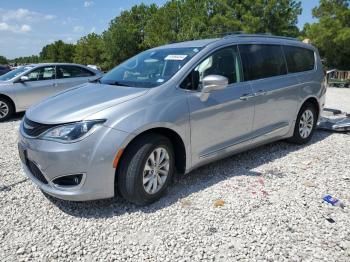  Salvage Chrysler Pacifica