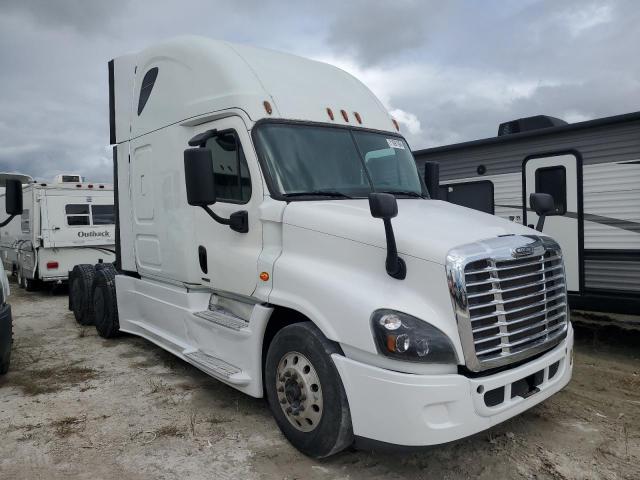  Salvage Freightliner Cascadia 1