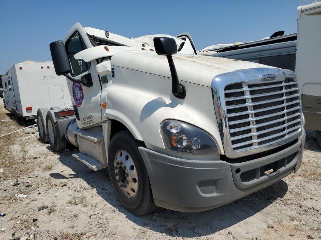  Salvage Freightliner Cascadia 1