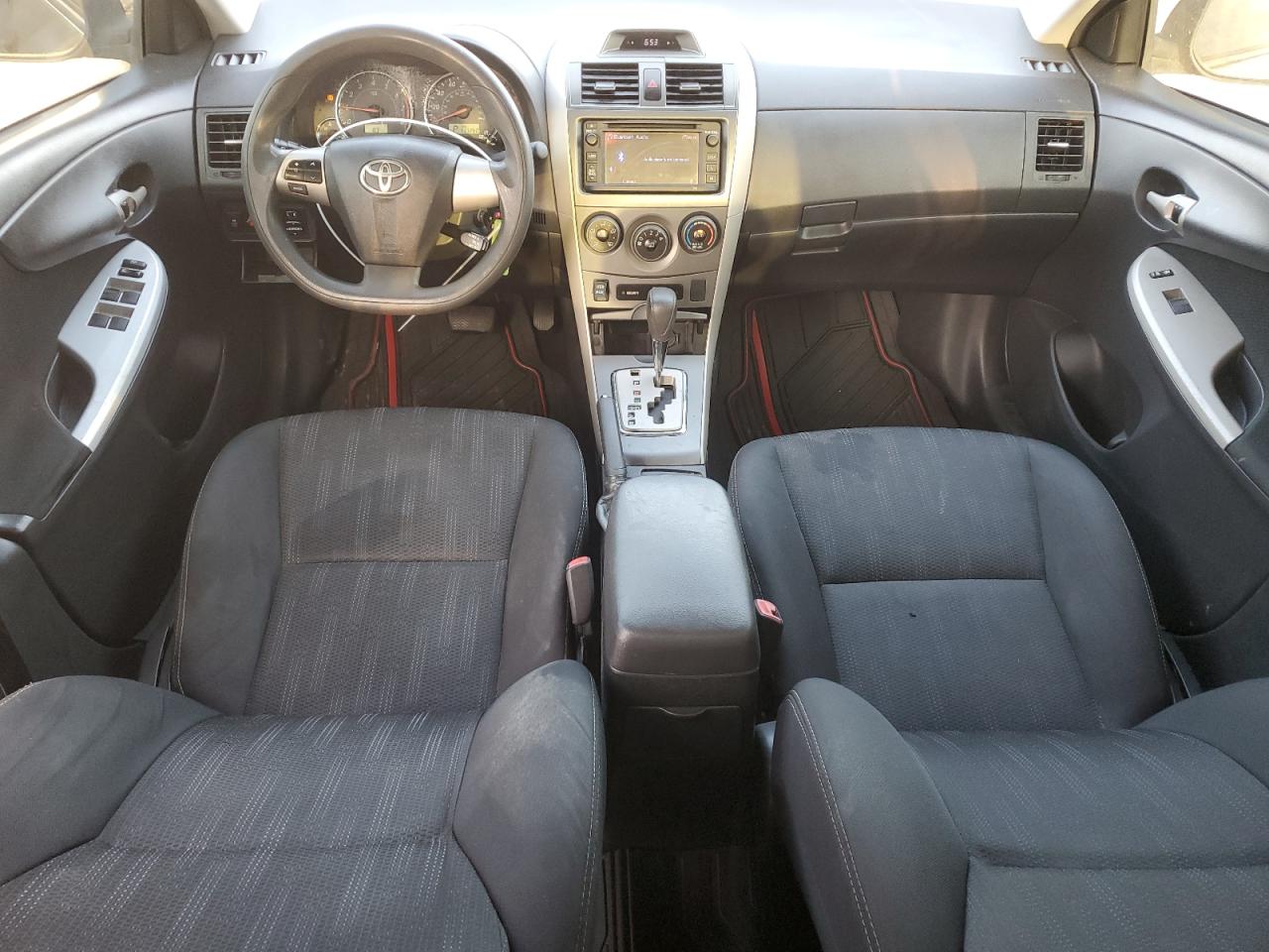 Toyota Corolla Base Image 10