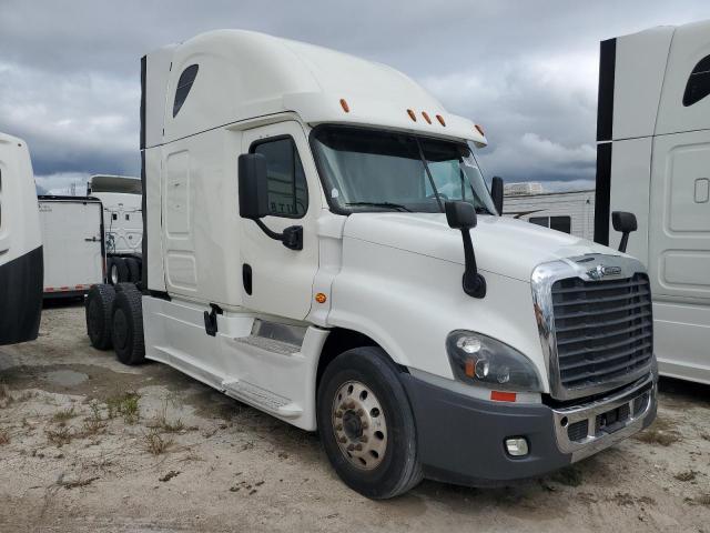  Salvage Freightliner Cascadia 1