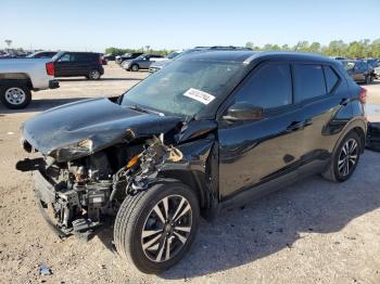  Salvage Nissan Kicks