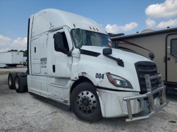  Salvage Freightliner Cascadia 1