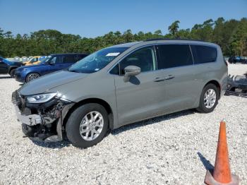  Salvage Chrysler Pacifica