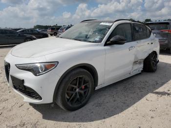  Salvage Alfa Romeo Stelvio