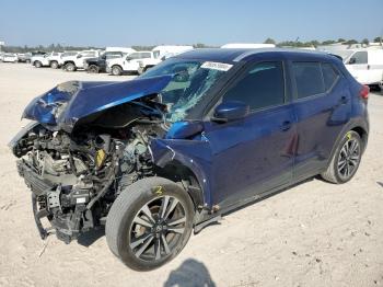  Salvage Nissan Kicks