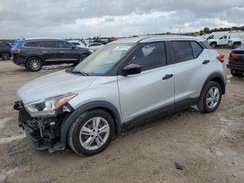  Salvage Nissan Kicks