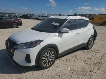  Salvage Nissan Kicks