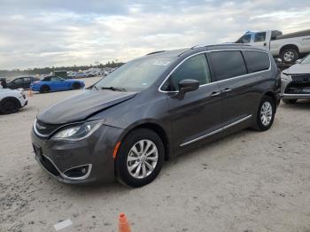  Salvage Chrysler Pacifica