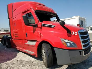  Salvage Freightliner Cascadia 1