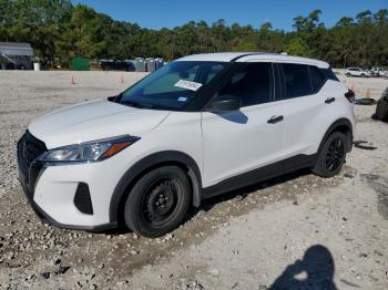  Salvage Nissan Kicks