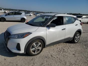  Salvage Nissan Kicks