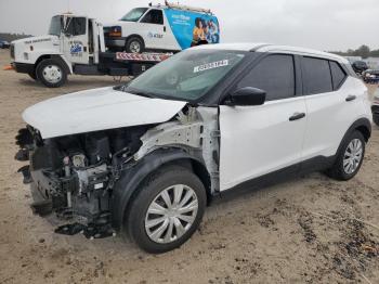  Salvage Nissan Kicks