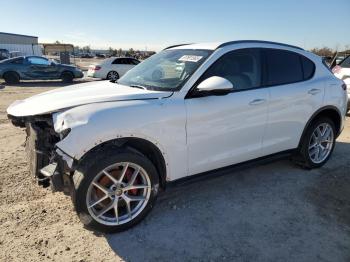  Salvage Alfa Romeo Stelvio