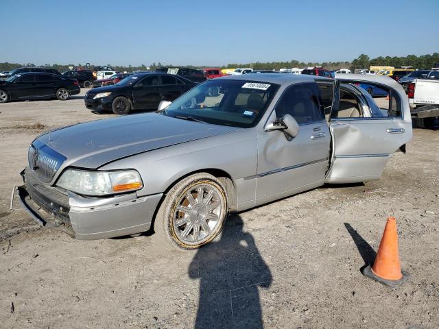  Salvage Lincoln Towncar