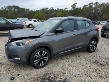  Salvage Nissan Kicks