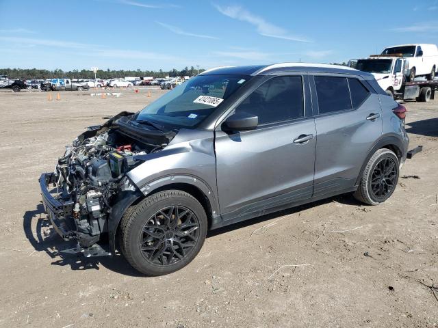  Salvage Nissan Kicks