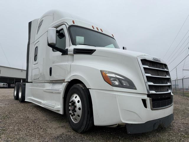  Salvage Freightliner Cascadia 1