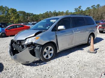  Salvage Toyota Sienna