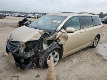  Salvage Toyota Sienna