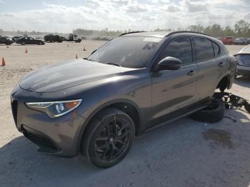  Salvage Alfa Romeo Stelvio