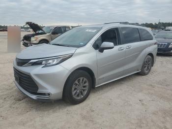  Salvage Toyota Sienna