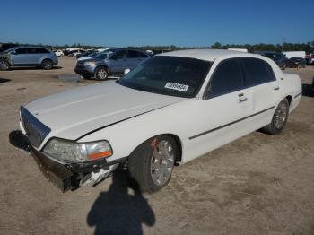  Salvage Lincoln Towncar