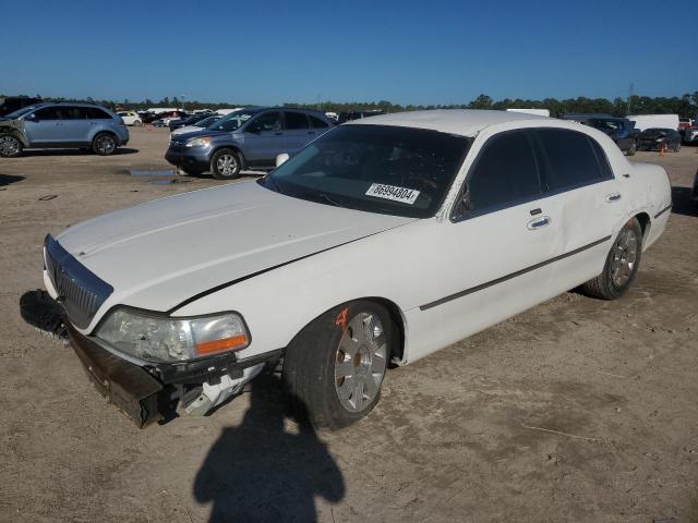  Salvage Lincoln Towncar