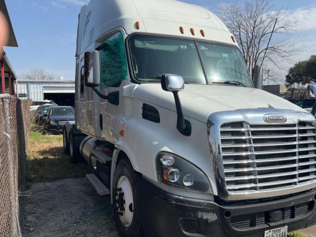  Salvage Freightliner Cascadia 1