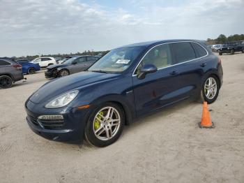  Salvage Porsche Cayenne