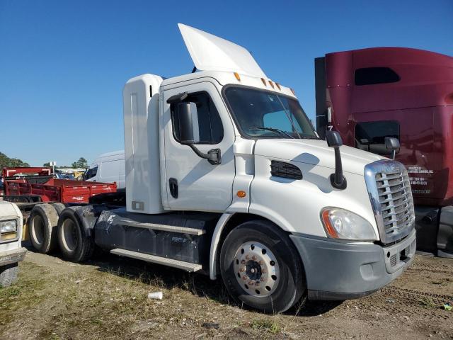  Salvage Freightliner Cascadia 1