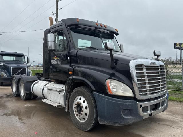  Salvage Freightliner Cascadia 1