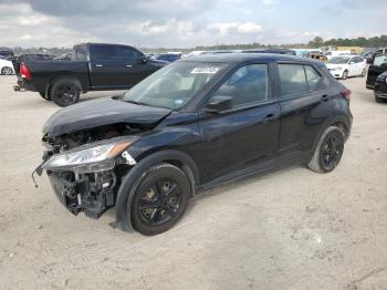  Salvage Nissan Kicks