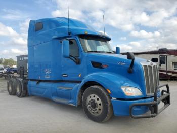  Salvage Peterbilt 579