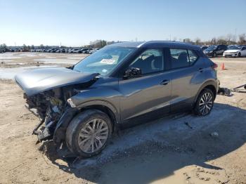  Salvage Nissan Kicks