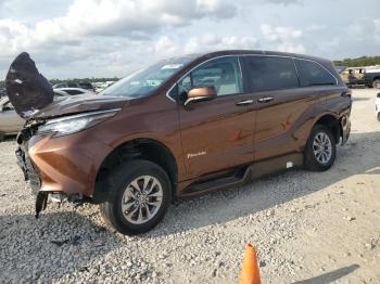  Salvage Toyota Sienna