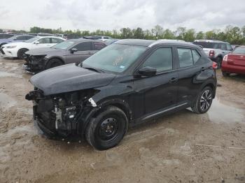 Salvage Nissan Kicks