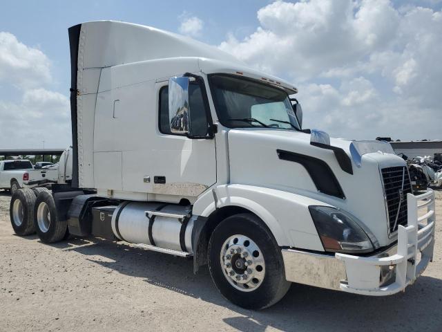  Salvage Volvo Vnl