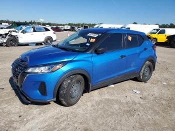  Salvage Nissan Kicks