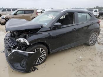  Salvage Nissan Kicks