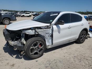  Salvage Alfa Romeo Stelvio