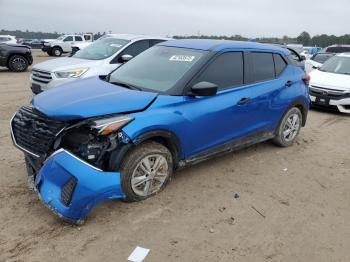  Salvage Nissan Kicks