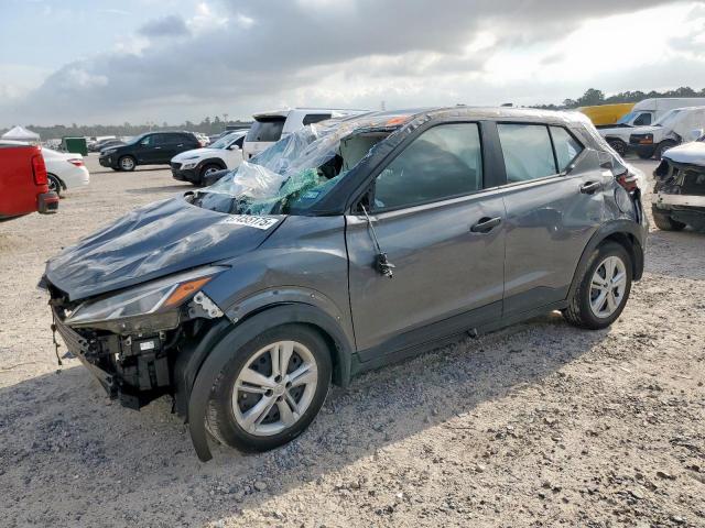  Salvage Nissan Kicks